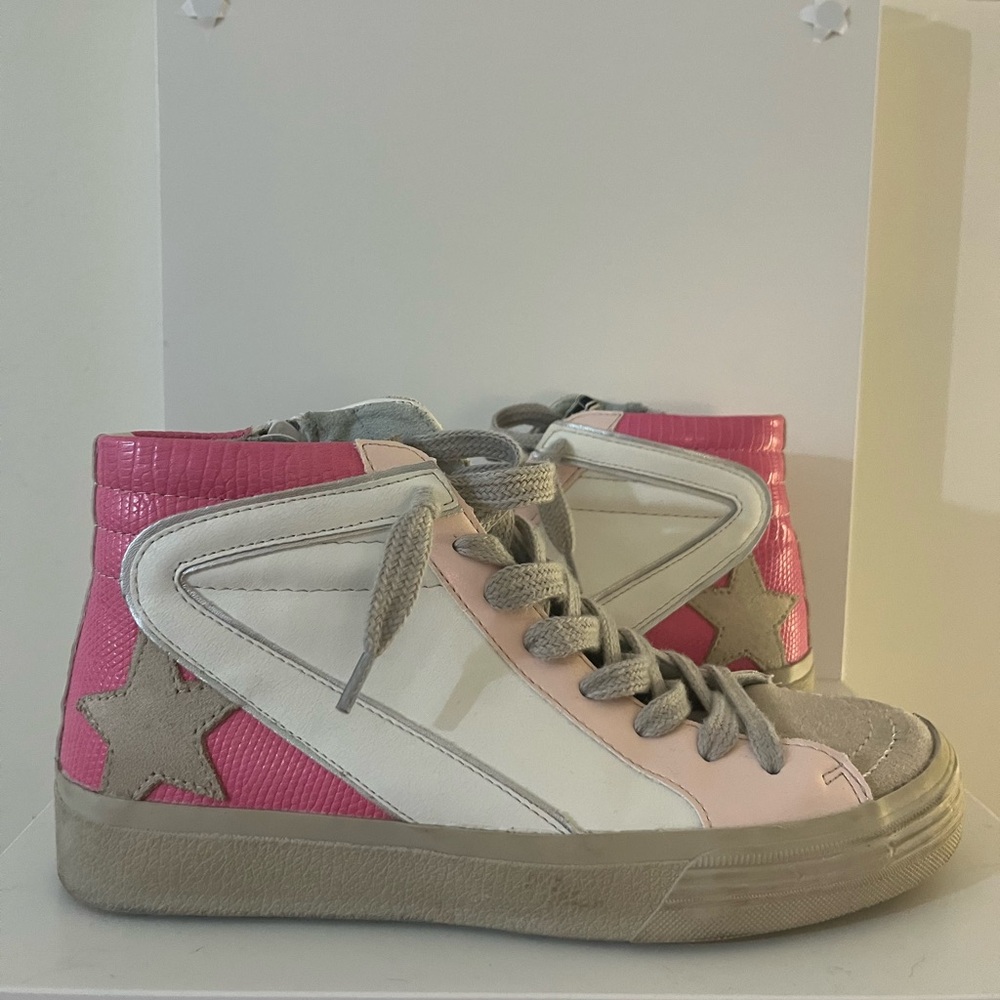 boutique “golden goose’s” size 6 great condition never worn new in box